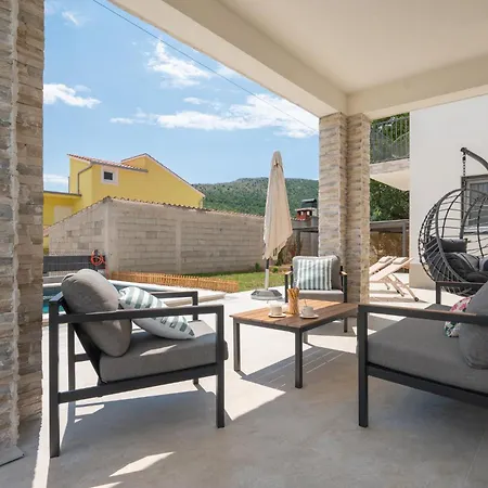 Ginger Modern With Private Pool Villa *