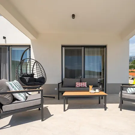Ginger Modern With Private Pool *